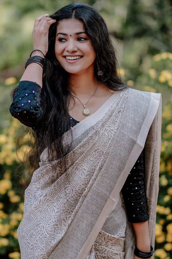 Https://www.epika.in/product/off White And Black Traditional Semi Tussar Silk Saree/