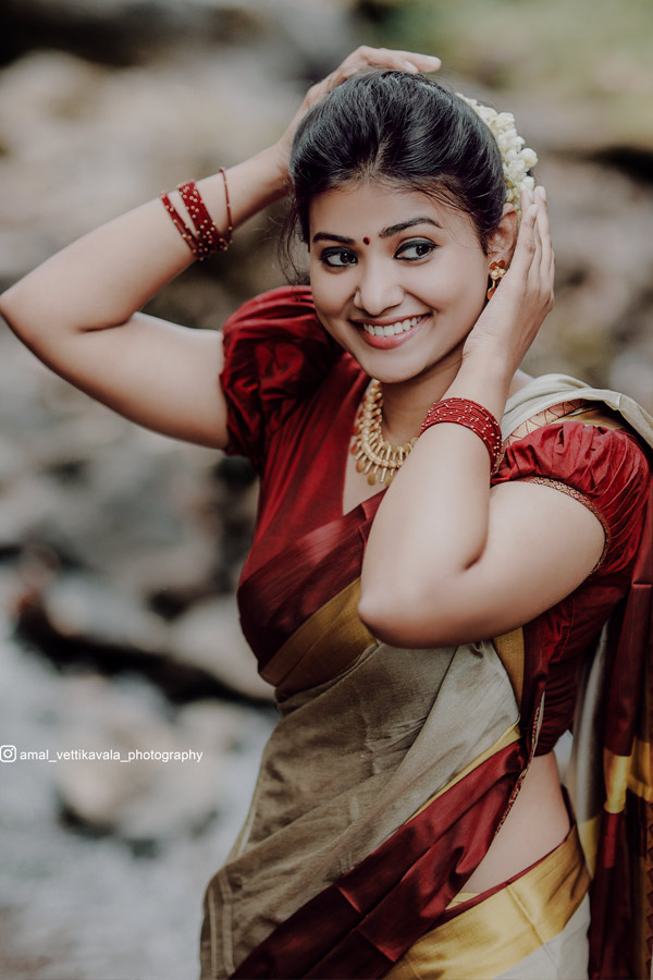 382 Likes, 17 Comments - Aswati_Mohan (@aswati_nair) on Instagram: “🥰…” |  Kerala wedding saree, Saree photoshoot, Senior photography girl poses